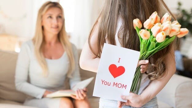 Cover Image for Top 10 Women’s Day Gifts For Mom 