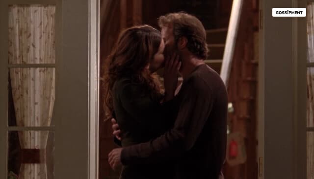 A Classic Stars’ Hollow Kiss