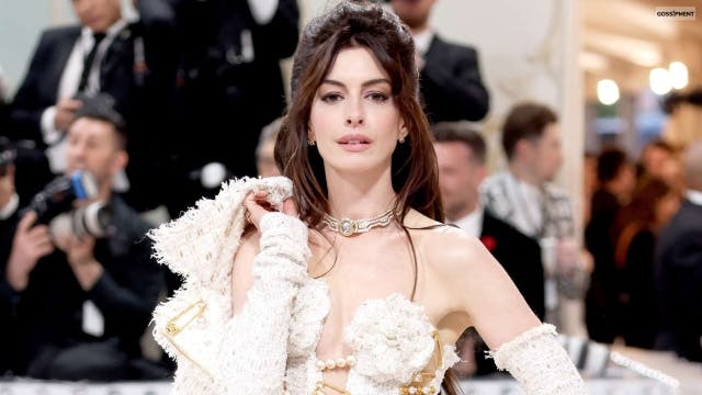 Anne Hathaway wore an ensemble by Donatella Versace and channelled Karl Lagerfeld in her own way